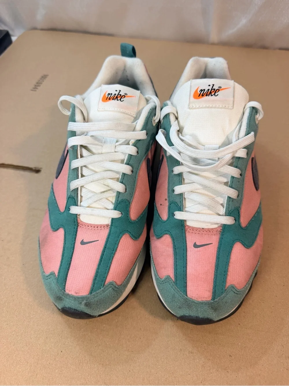 Nike Air Max Dawn Women's Low Top Lace-Up Mesh Colorblock Rubber